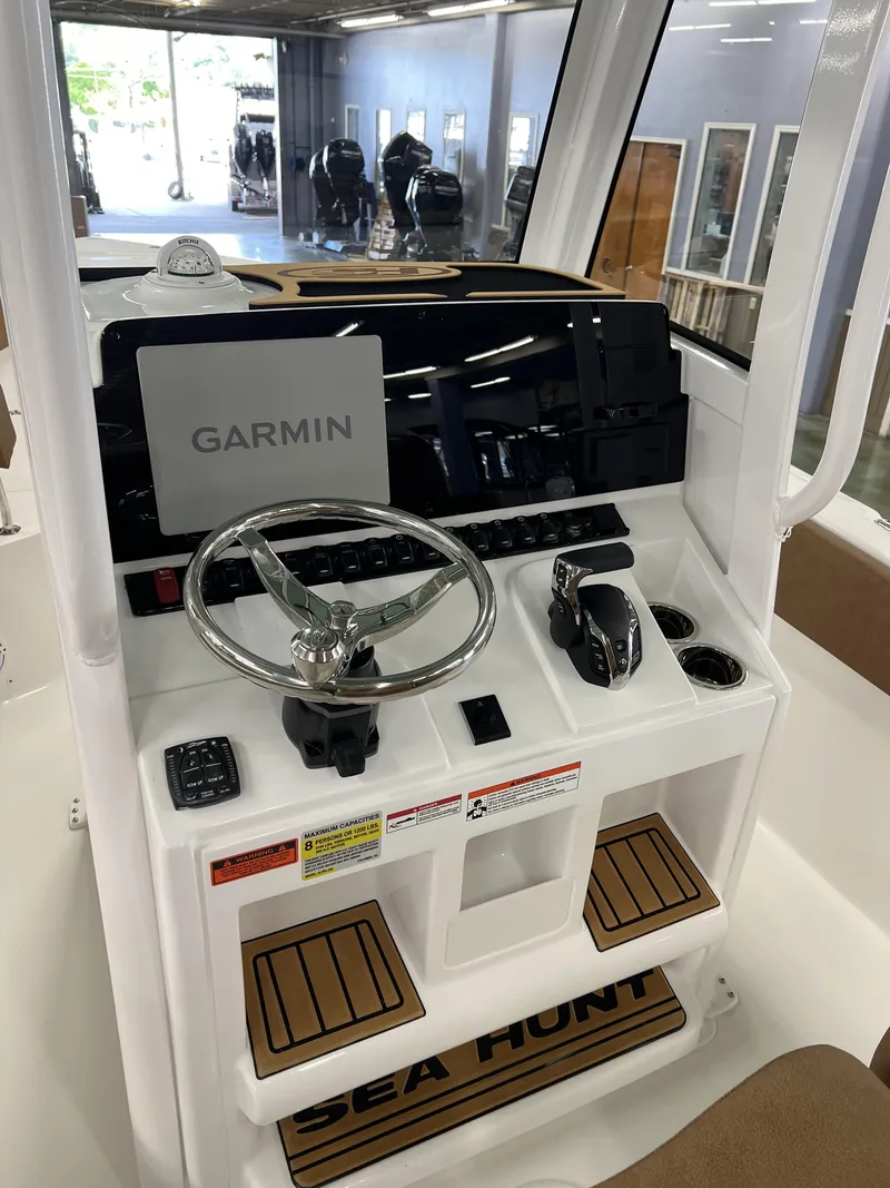 Slide: The Image of Sea Hunt 239 Ultra SE 2026 - 10