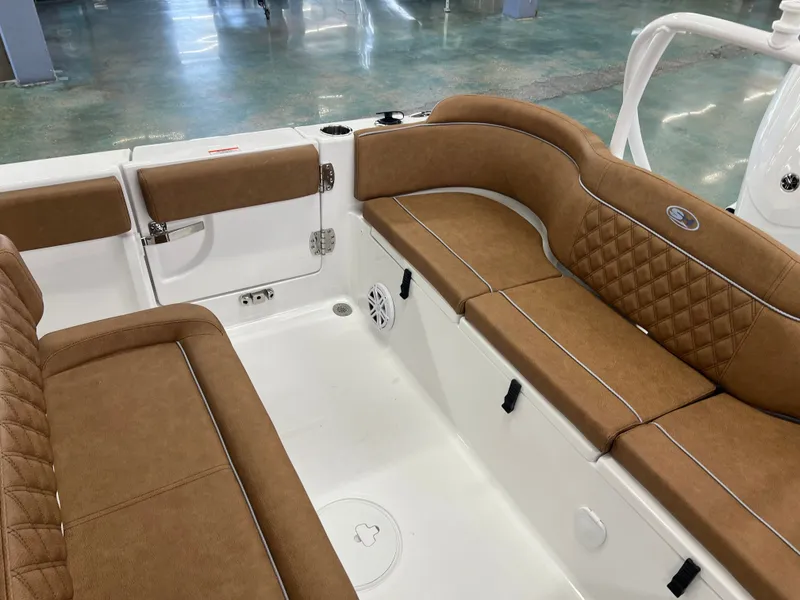 Slide: The Image of Sea Hunt 239 Ultra SE 2026 - 13