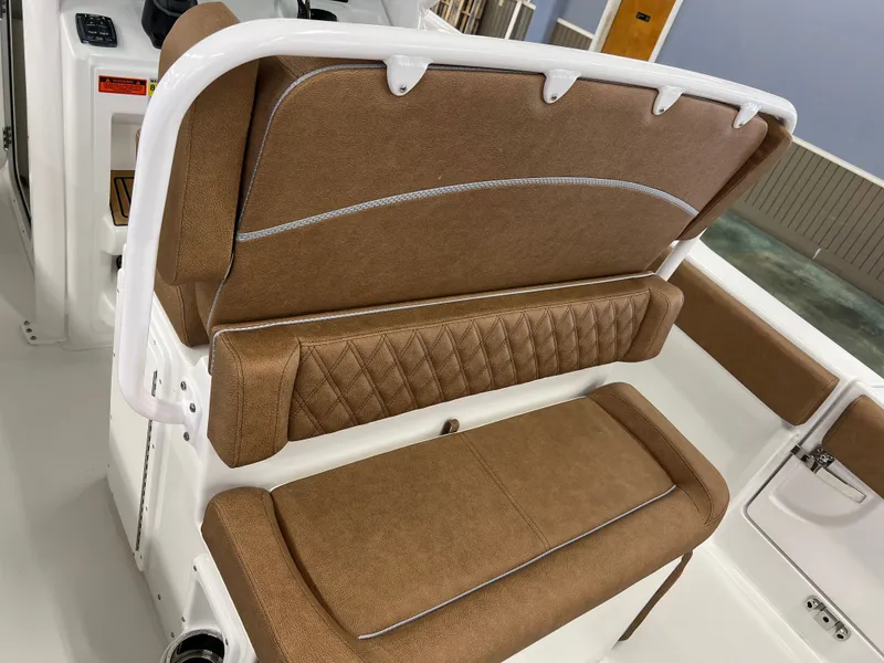 Slide: The Image of Sea Hunt 239 Ultra SE 2026 - 14