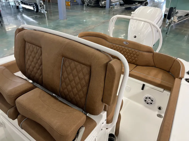 Slide: The Image of Sea Hunt 239 Ultra SE 2026 - 16