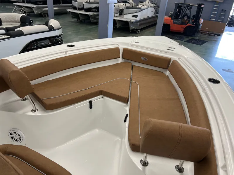 Slide: The Image of Sea Hunt 239 Ultra SE 2026 - 17