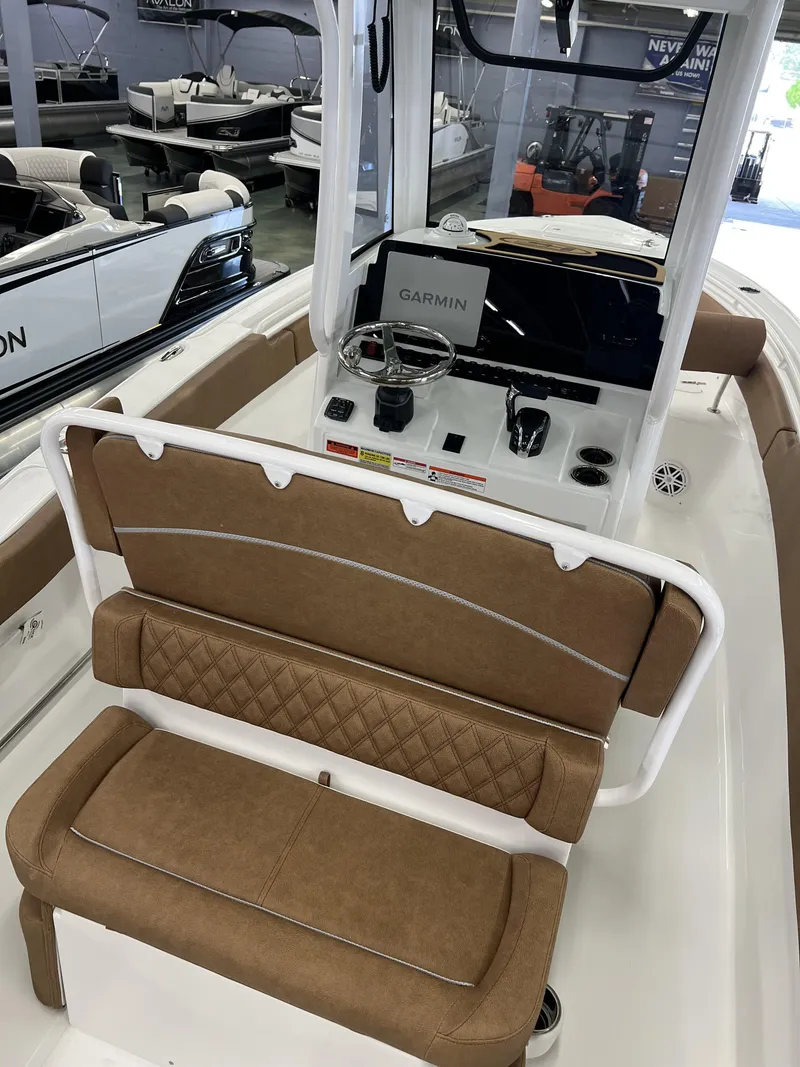 Slide: The Image of Sea Hunt 239 Ultra SE 2026 - 9