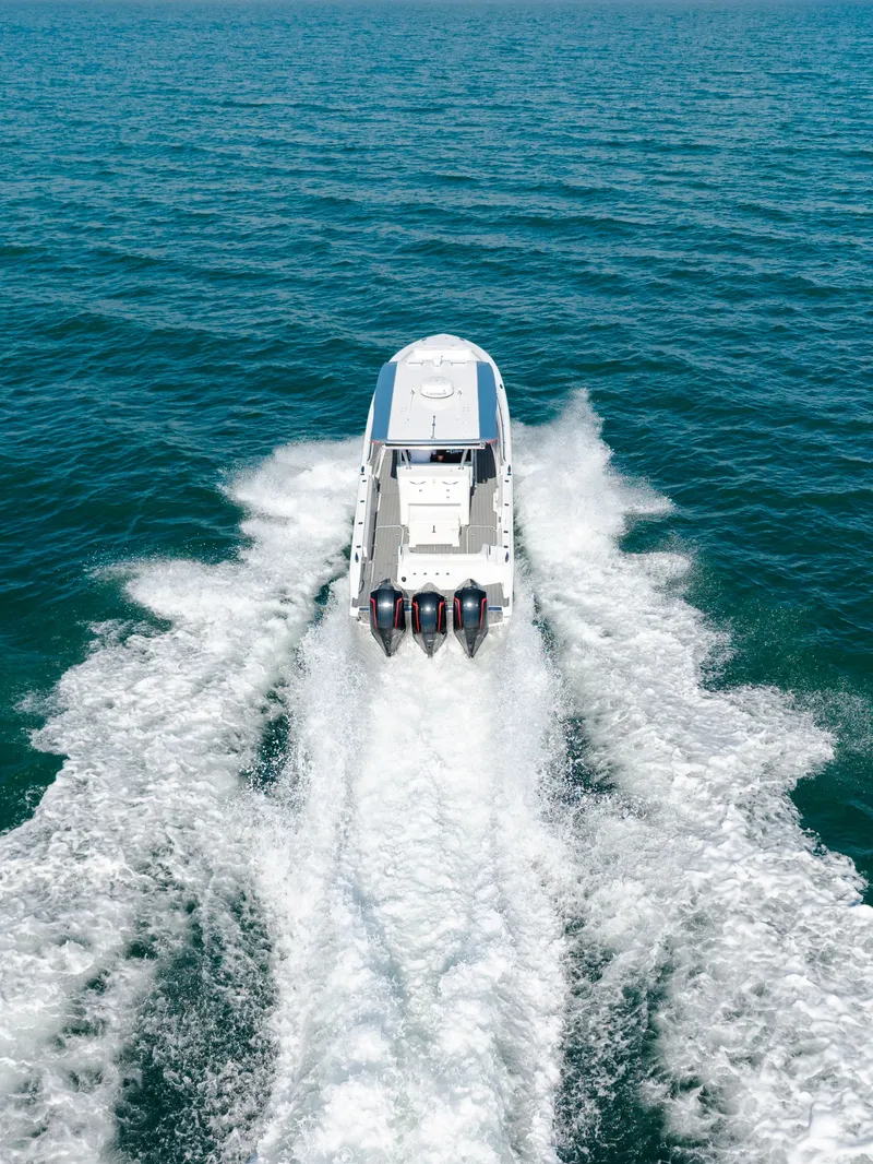 Slide: The Image of Nor-Tech 390 Sport 2020 - 10