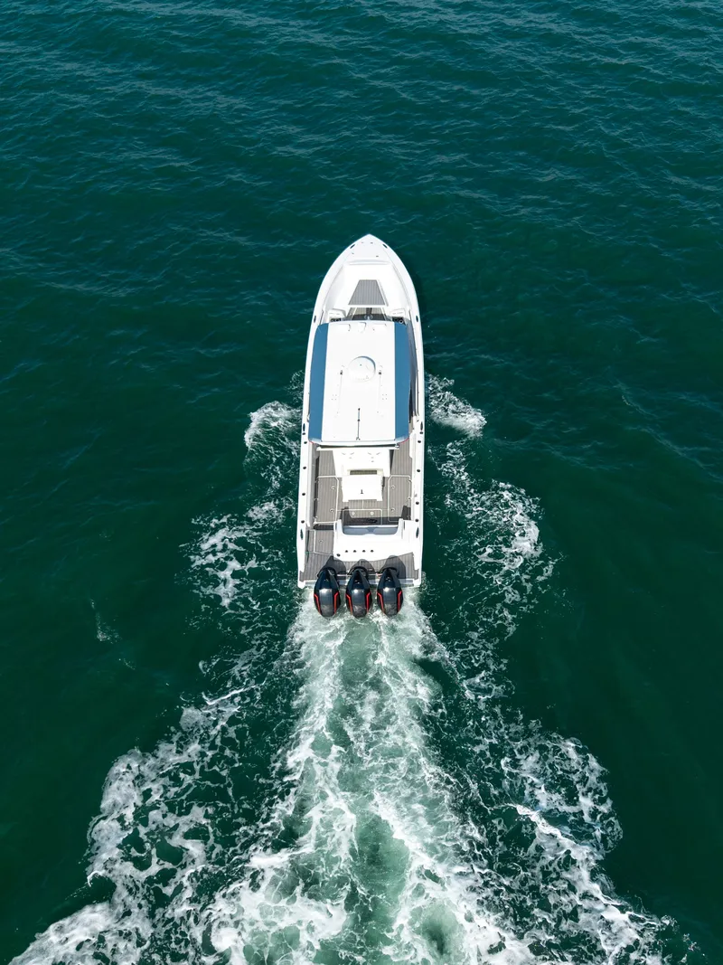 Slide: The Image of Nor-Tech 390 Sport 2020 - 14