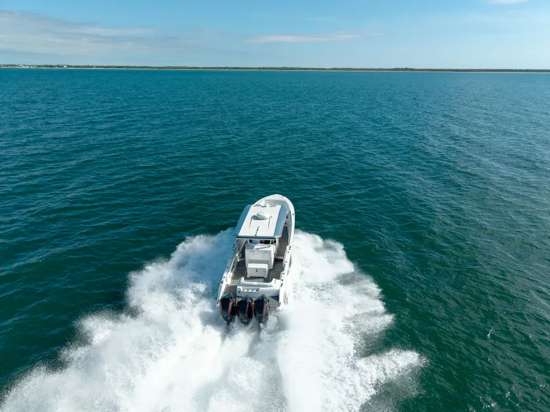 Slide: The Image of Nor-Tech 390 Sport 2020 - 16