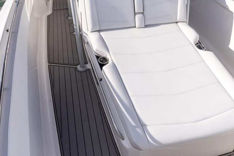 Slide: The Image of Nor-Tech 390 Sport 2020 - 17