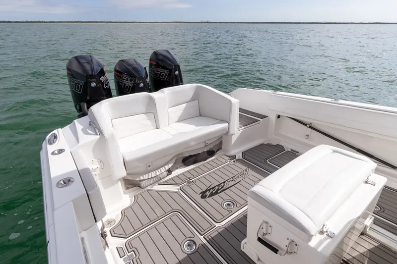 Slide: The Image of Nor-Tech 390 Sport 2020 - 28