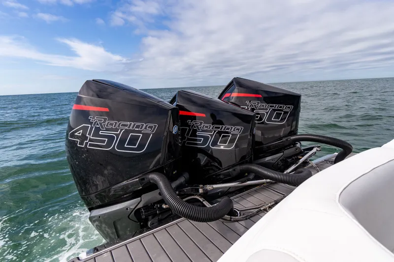 Slide: The Image of Nor-Tech 390 Sport 2020 - 32