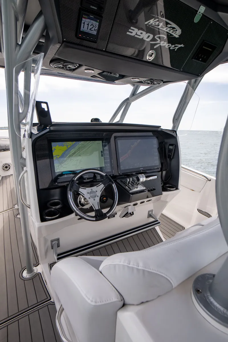 Slide: The Image of Nor-Tech 390 Sport 2020 - 34