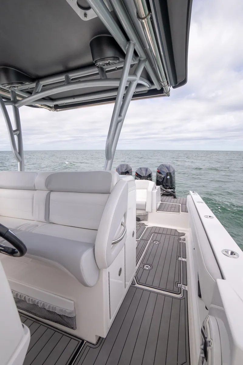 Slide: The Image of Nor-Tech 390 Sport 2020 - 36