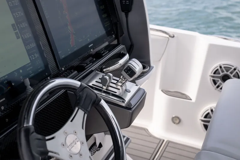 Slide: The Image of Nor-Tech 390 Sport 2020 - 37