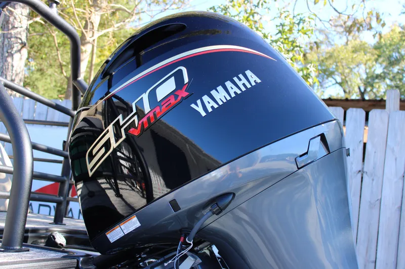 Slide: The Image of Yamaha VMAX SHO outboard motor on 2026 Starcraft EXS 3 Q boat. - 4