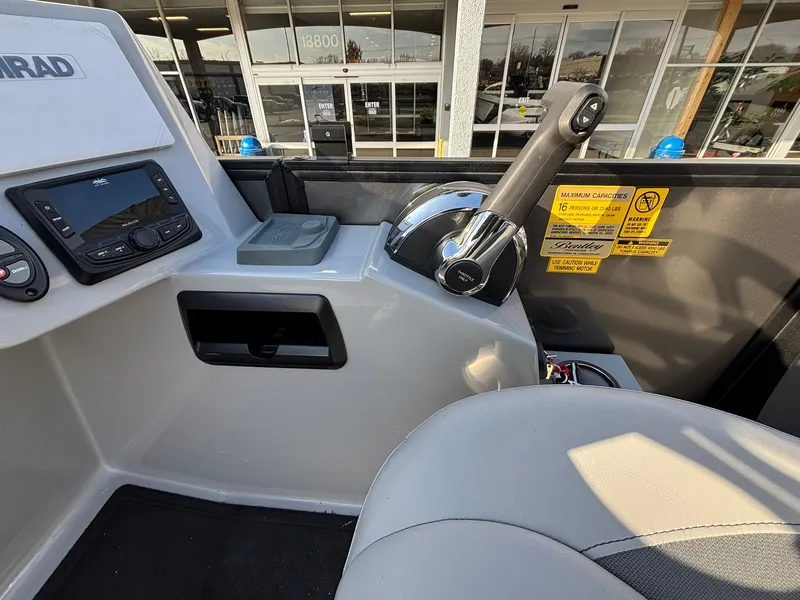 Slide: The Image of Bentley Pontoons 243 Legacy Swingback 2026 - 13