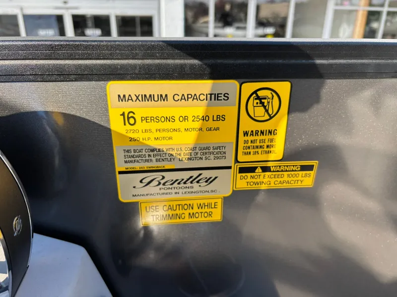 Slide: The Image of Bentley Pontoons 243 Legacy Swingback 2026 - 14