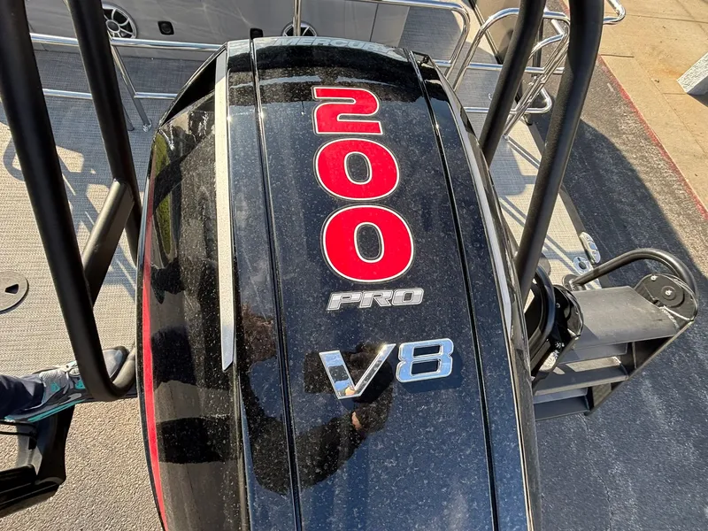 Slide: The Image of Bentley Pontoons 243 Legacy Swingback 2026 - 16