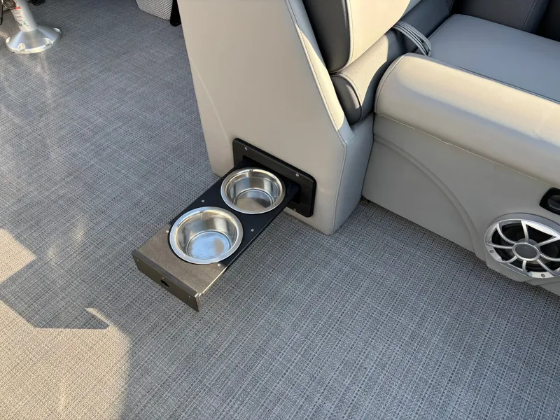 Slide: The Image of Bentley Pontoons 243 Legacy Swingback 2026 - 20