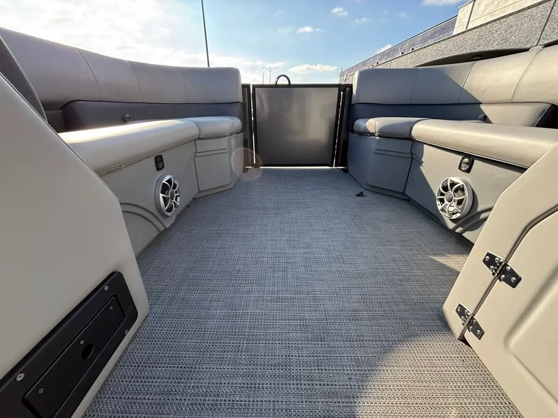 Slide: The Image of Bentley Pontoons 243 Legacy Swingback 2026 - 21