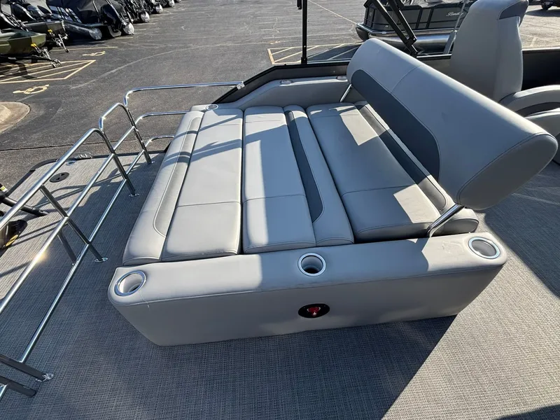 Slide: The Image of Bentley Pontoons 243 Legacy Swingback 2026 - 30