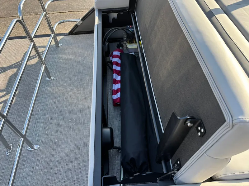 Slide: The Image of Bentley Pontoons 243 Legacy Swingback 2026 - 32