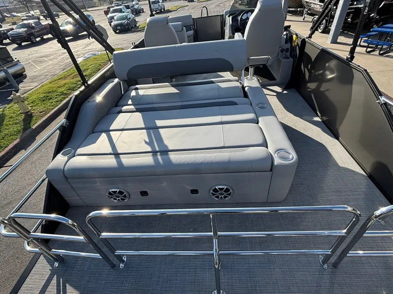 Slide: The Image of Bentley Pontoons 243 Legacy Swingback 2026 - 37
