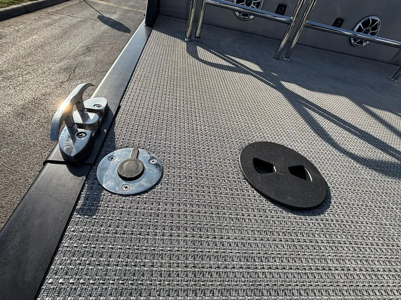 Slide: The Image of Bentley Pontoons 243 Legacy Swingback 2026 - 38