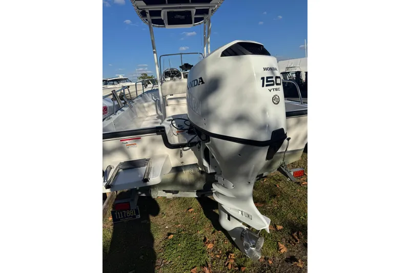 Slide: The Image of 2015 Boston Whaler 190 Montauk with Honda 150 VTEC outboard engine. - 9