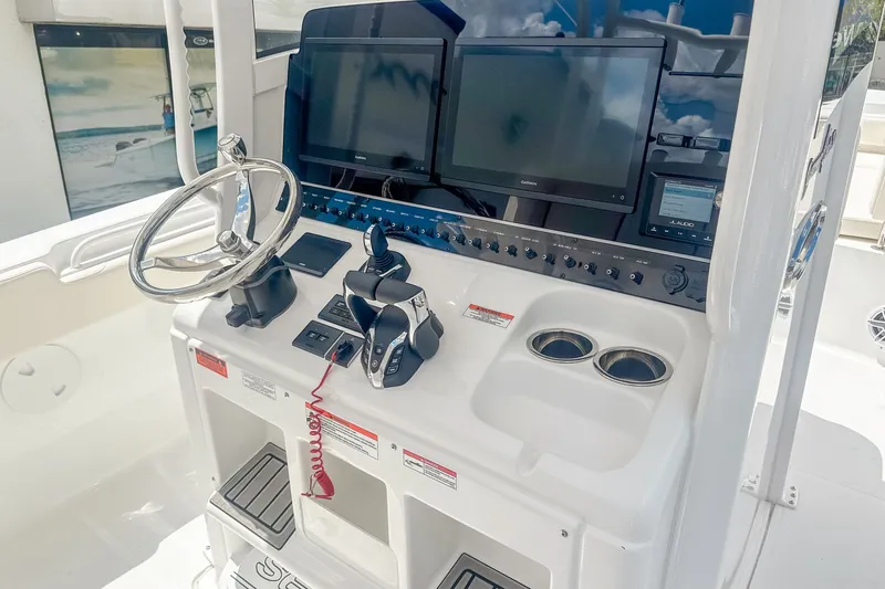 Slide: The Image of Sea Hunt Gamefish 30 Forward Seating 2025 - 13