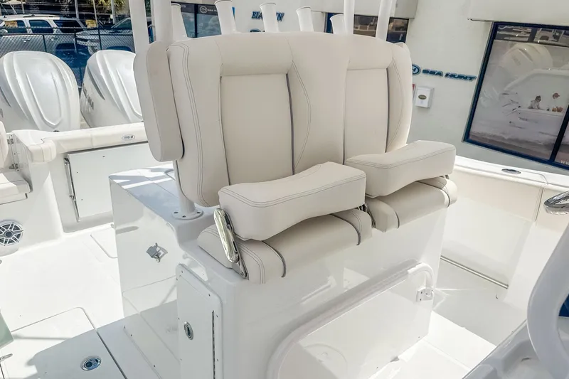 Slide: The Image of Sea Hunt Gamefish 30 Forward Seating 2025 - 16