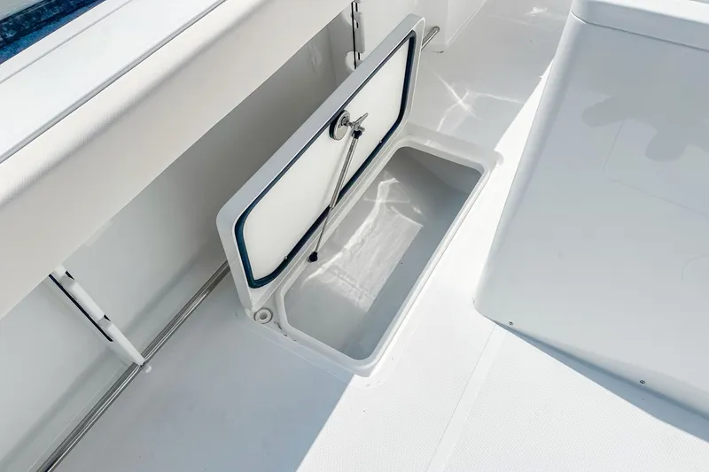 Slide: The Image of Sea Hunt Gamefish 30 Forward Seating 2025 - 12