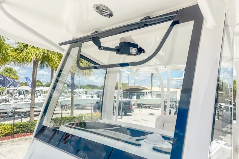 Slide: The Image of Sea Hunt Gamefish 30 Forward Seating 2025 - 22