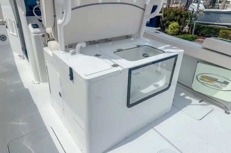 Slide: The Image of Sea Hunt Gamefish 30 Forward Seating 2025 - 11