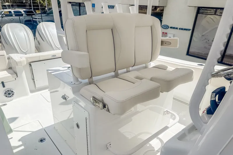 Slide: The Image of Sea Hunt Gamefish 30 Forward Seating 2025 - 17