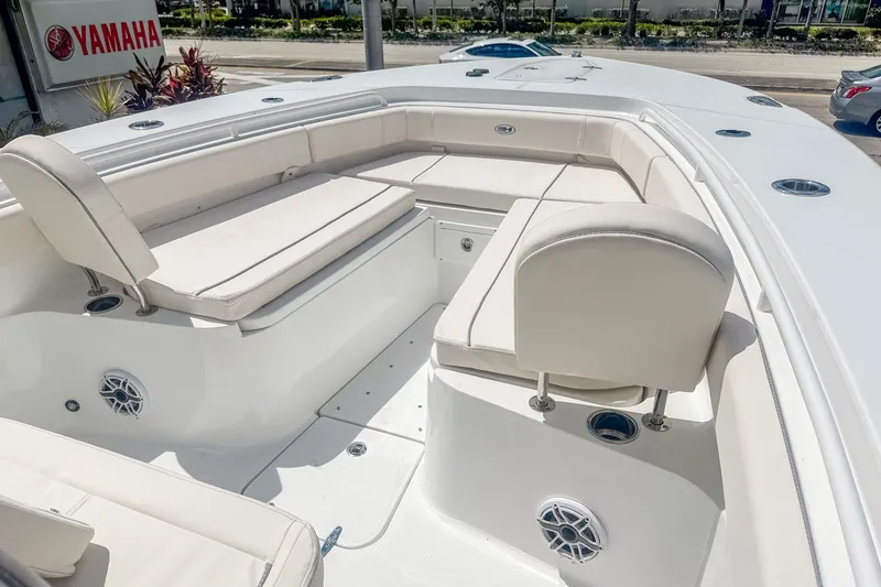 Slide: The Image of Sea Hunt Gamefish 30 Forward Seating 2025 - 18