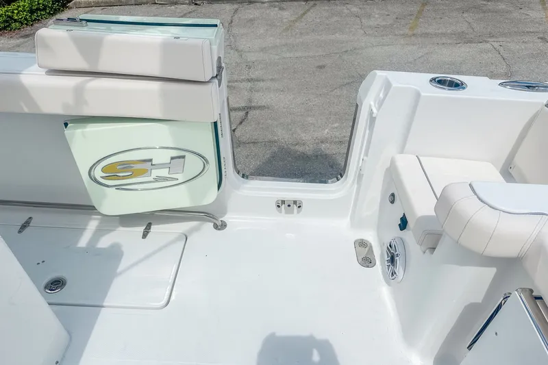 Slide: The Image of Sea Hunt Gamefish 30 Forward Seating 2025 - 10