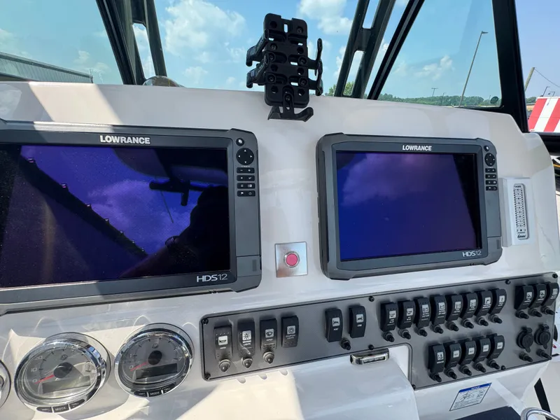 Slide: The Image of Wellcraft 30 Offshore 2017 - 15