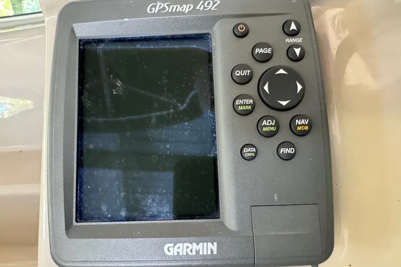 Slide: The Image of Garmin GPSmap 492 device on a 2007 Sea Ray 260 Sundancer boat. - 13
