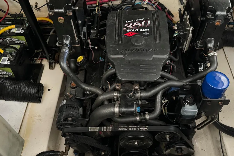 Slide: The Image of MerCruiser 350 MAG MPI engine in a 2007 Sea Ray 260 Sundancer boat. - 28