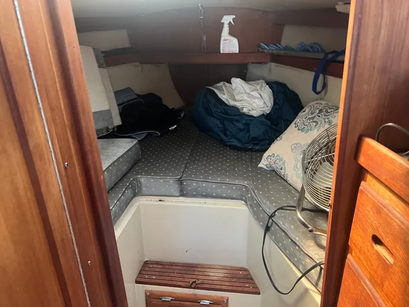 Slide: The Image of Catalina 30 1987 - 17