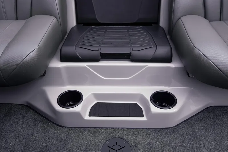 Slide: The Image of Interior of 2026 Skeeter ZXR20 SE boat with cup holders and seating. - 18