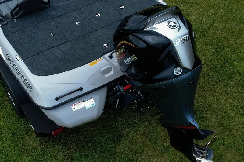 Slide: The Image of 2026 Skeeter ZXR20 SE boat with Yamaha 250 engine on grass. - 5