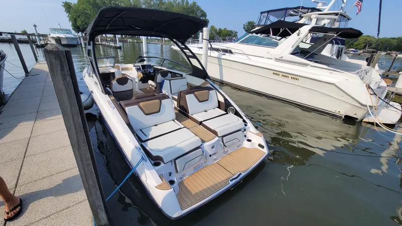 Slide: The Image of 2021 Yamaha Boats 252SD model emblem on white surface. - 4