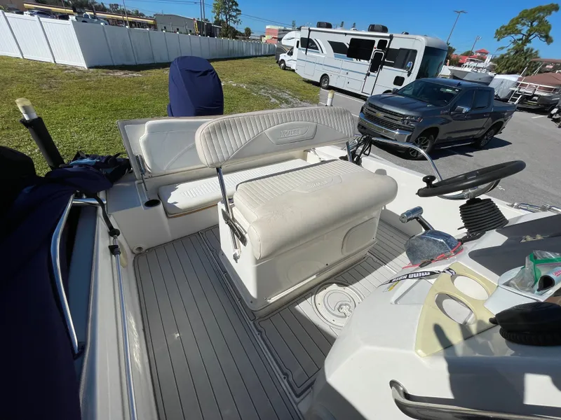 Slide: The Image of Boston Whaler 230 Dantless 2008 - 17