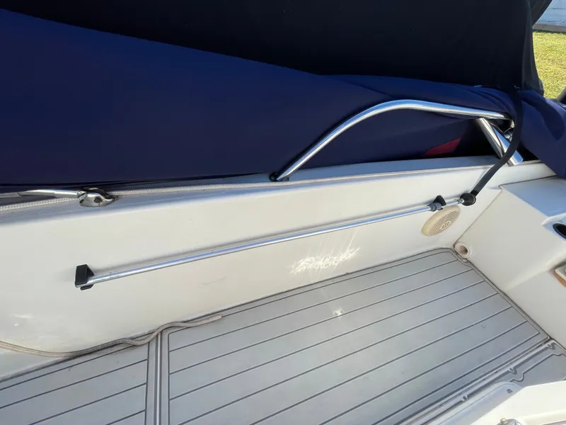 Slide: The Image of Boston Whaler 230 Dantless 2008 - 18