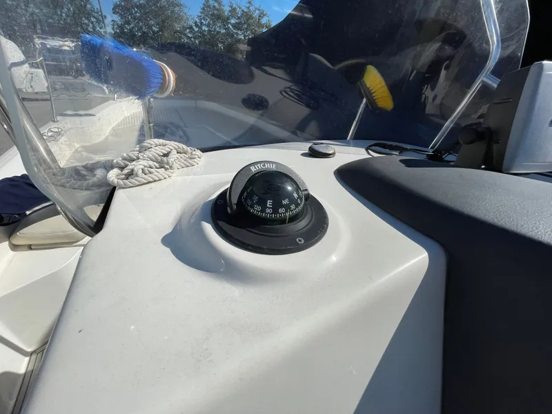 Slide: The Image of Boston Whaler 230 Dantless 2008 - 24