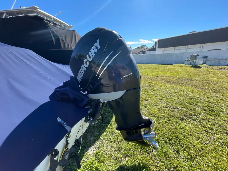 Slide: The Image of Boston Whaler 230 Dantless 2008 - 28