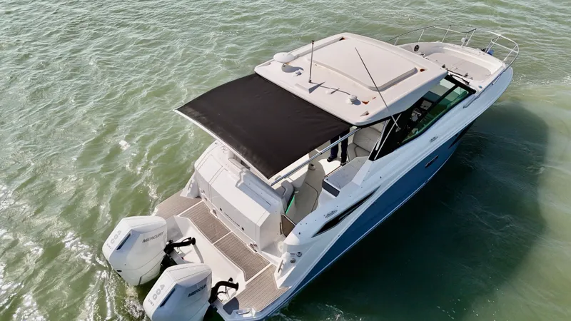 Slide: The Image of Sea Ray Sundancer 320 Outboard 2026 - 20