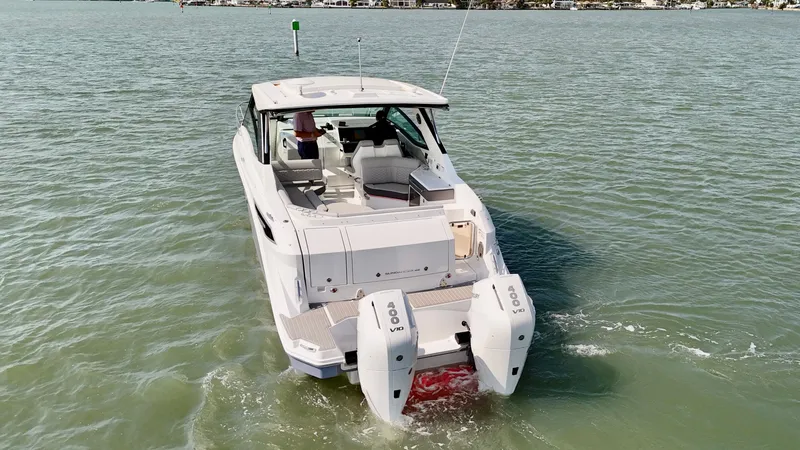 Slide: The Image of Sea Ray Sundancer 320 Outboard 2026 - 5