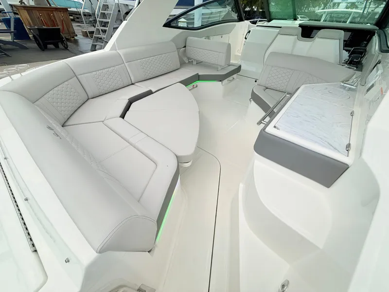 Slide: The Image of Sea Ray Sundancer 320 Outboard 2026 - 30
