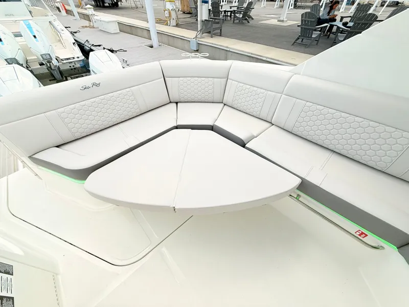 Slide: The Image of Sea Ray Sundancer 320 Outboard 2026 - 32