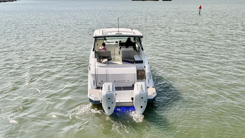 Slide: The Image of Sea Ray Sundancer 320 Outboard 2026 - 6